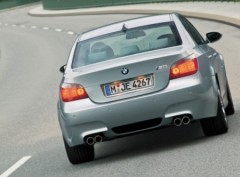 BMW ngừng sản xuất xe M5 động cơ V10