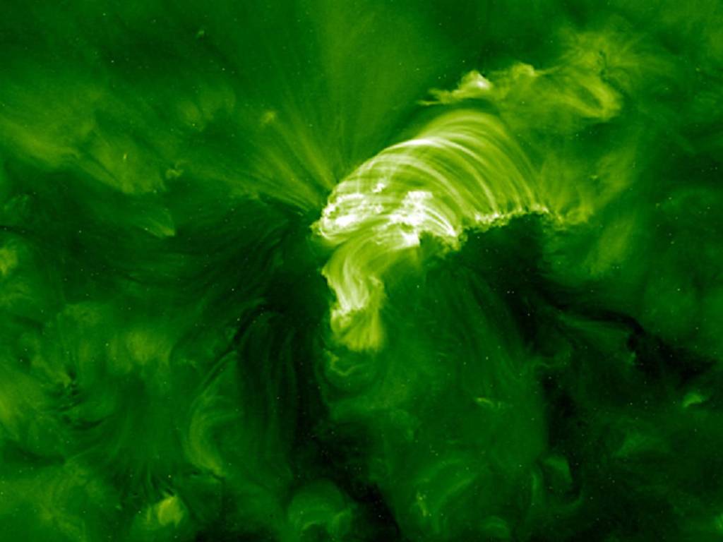 Đây là bức ảnh bão Mặt Trời do Solar Dynamics Observatory của NASA             chụp và công bố ngày 17/5.