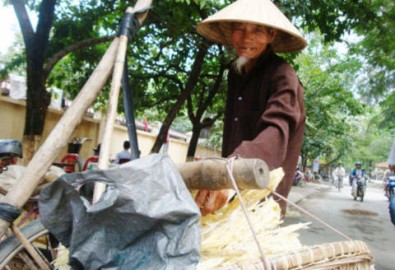 Ông lão bán chuối kỳ lạ giữa Thủ đô