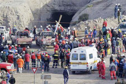 33 thợ mỏ Chile sống sót sau vụ sập hầm ở độ sâu 700m: Như một kỳ tích