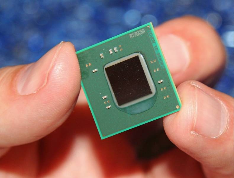 Intel tung ra chip Atom lõi kép nhanh hơn cho netbook