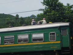 Hoãn nhiều chuyến tàu