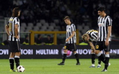 Juventus lại thảm bại: “Mèo lại hoàn mèo”