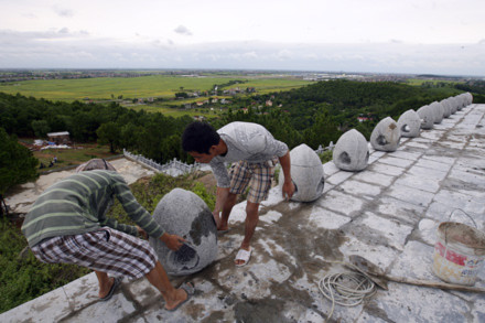 Ngam pho tuong da lon nhat Dong Nam A