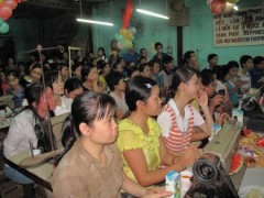 Sinh viên quốc tế vui trung thu cùng trẻ khuyết tật