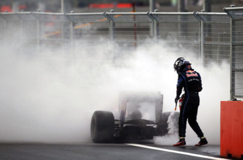 Sự cố với chiếc RB6 khiến tham vọng vô địch của Vettel trở nên mù mịt.