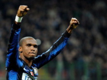 Eto'o vẫn "nổ", Inter tiếp tục bất bại tại Meazza