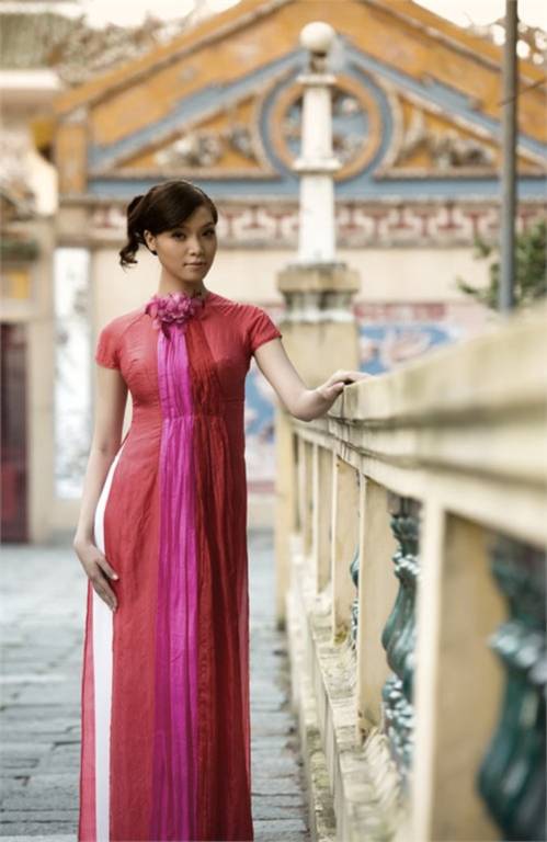 Hoa hậu Thùy Dung dịu dàng giữa phố cổ Hà Thành