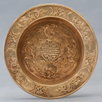 Chậu vàng, đúc năm Duy Tân thứ 5 (1911). Trọng lượng 1400 Gr