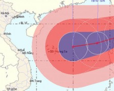 Miền Trung trắng trong lũ, bão cấp 17 đang tiến vào