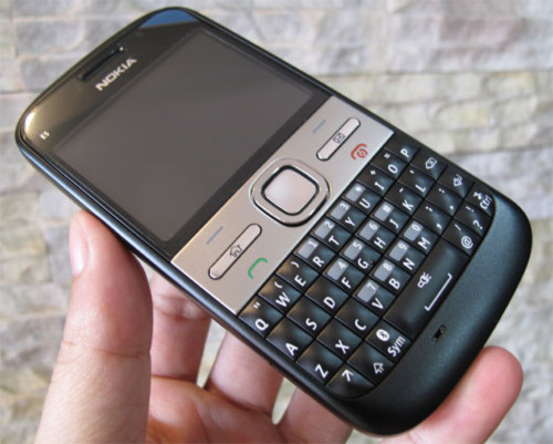 Nokia E5 chính hãng giá 4,9 triệu đồng