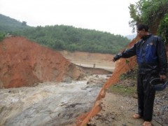 Vỡ đập Khe Mơ, hàng nghìn căn nhà chìm trong biển nước