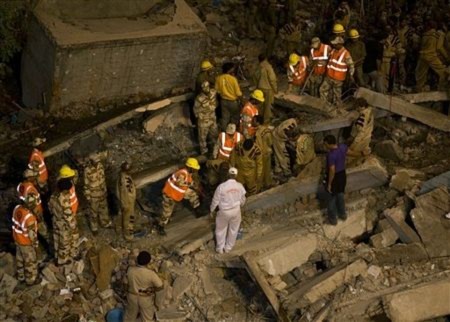 65 người chết vì sập nhà tại Ấn Độ
