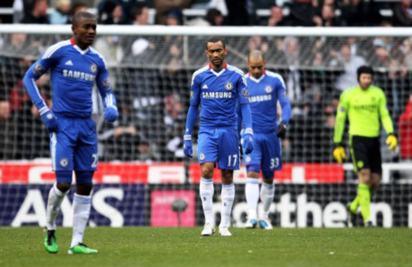 Bị Newcastle cầm chân, Chelsea chính thức mất ngôi đầu