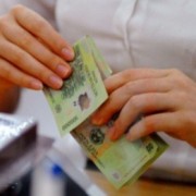 Giá cả tăng cao, người đóng thuế thu nhập cá nhân kêu khổ