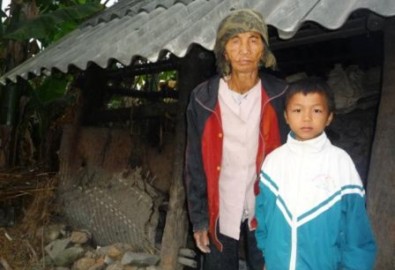 Gian nan con đường tìm chữ của cậu bé nghèo 8 tuổi