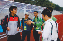 HLV Phan Thanh Hùng: “Olympic VN có thể kiếm điểm trước Iran”