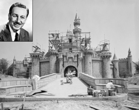 Lâu đài Disney đang trong quá trình xây dựng.