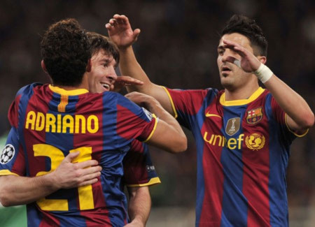 Messi lập công, Barcelona chiếm ngôi đầu bảng