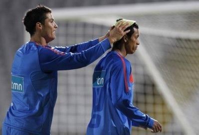 Nani xin lỗi vì phá hỏng tuyệt phẩm của Ronaldo