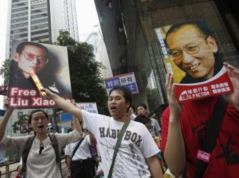 Ngăn cản lễ trao giải Nobel cho Lưu Hiểu Ba : Trung Quốc cả giận mất khôn