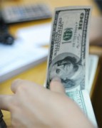 Ngân hàng Nhà nước bơm ngoại tệ can thiệp thị trường