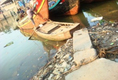 Sóng lớn đánh chìm thuyền, một ngư dân chết