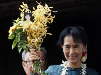 Tại Miến Điện, bà Aung San Suu Kyi tuyên bố tiếp tục đấu tranh vì dân chủ