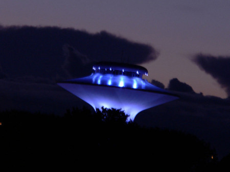  Hình minh họa UFO tại thành phố Centreville trên báo Gather tại bang Virginia, Mỹ. Ảnh: gather.com.