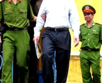 Tội phạm tham nhũng toàn người giàu, có trình độ