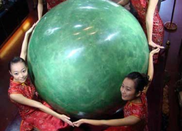 Viên ngọc minh châu giá 6380 tỷ VND