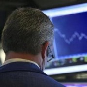 Dow Jones vượt 11.400 điểm