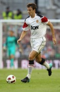 Gary Neville giải nghệ, Evans - Hargreaves sẽ bị thải