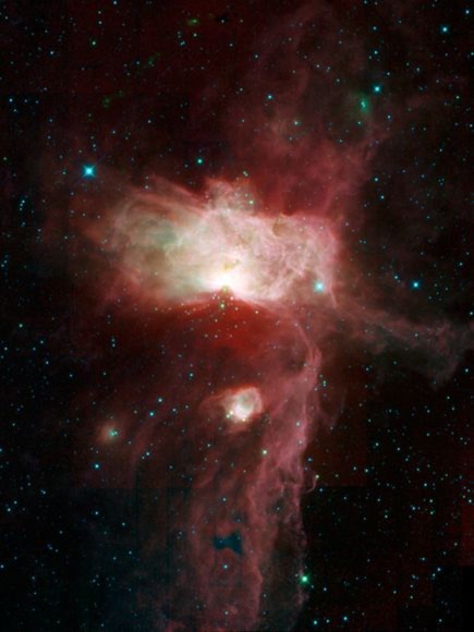Tinh vân Flame của chòm sao Orion cháy dữ dội tạo ra những đốm sáng chói lóa trong vũ trụ. Hình ảnh này được ghi lại bởi kính viễn vòng WISE của NASA.