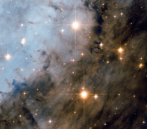 Một vùng của tinh vân Eagle  (Đại Bàng) như được dát vàng dát bạc bởi hàng ngàn ngôi sao trẻ lấp lánh. Vẻ đẹp huyền ảo này đã được kính viễn vọng Hubble chụp được và công bố trong tuần vừa qua.