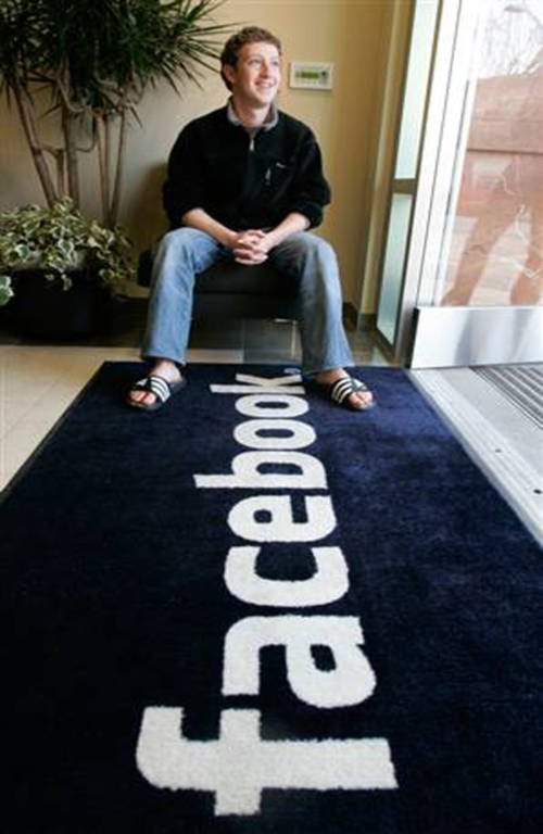 Mark Zuckerberg bắt đầu tự học lập trình máy tính khi vẫn còn là một cậu bé học sinh cấp hai