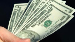 Đổi tiền 2 USD: Tiếp tay cho nạn "đô la hóa"?