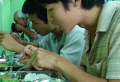 Quán cơm 2.000 đồng