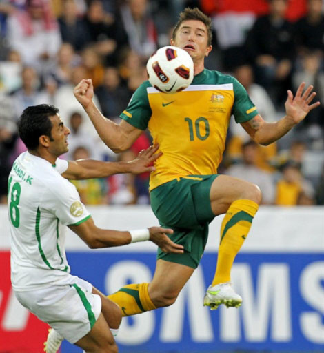 Muộn nhưng kịp thời, Kewell đã phát huy kinh nghiệm và đẳng cấp để giúp Australia vượt qua Iraq. Ảnh: AFP.