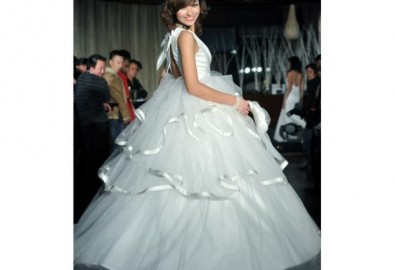 Chân dài 16 tuổi quậy tung sàn catwalk