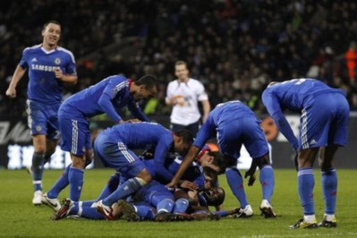 Niềm vui sướng của cầu thủ Chelsea khi Ramires ấn định chiến thắng 4-0.