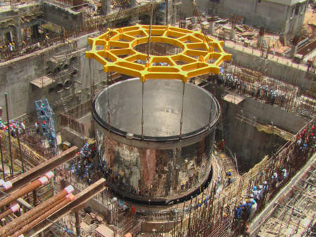 Một lò phản ứng tái sinh nhanh đang trong quá trình xây dựng tại Ấn Độ. Trung Quốc mới có lò phản ứng tái sinh nhanh đầu tiên vào năm ngoái. Ảnh: topnews.in.