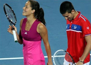 Ivanovic (trái) và Djokovic đang là hai ngôi sao của làng quần vợt Serbia.