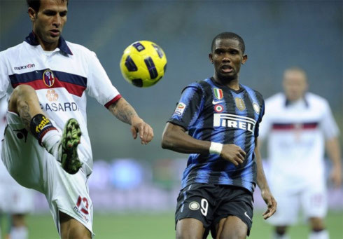Hai pha lập công vào lưới Bologna nâng số bàn thắng của Eto'o trong màu áo Inter mùa này lên 23 bàn trên mọi mặt trận. Ảnh: AFP.