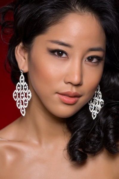 Hình ảnh Kim Joo Ri khi dự thi Hoa hậu Hoàn vũ 2010.