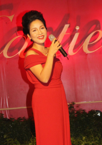 Ca sĩ Mỹ Linh trình diễn tại đêm thời trang.