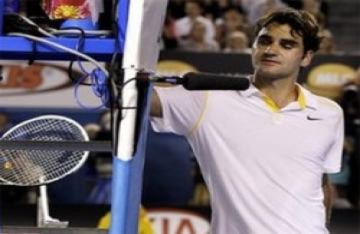 Lật đổ Federer, Djokovic vào chung kết