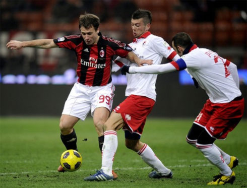 Cassano gây thất vọng trong lần đầu đá chính ở Milan.