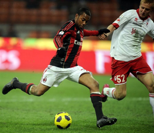 Robinho chói sáng trong vai trò hộ công, truyền cảm hứng giúp Milan thăng hoa trước Bari.