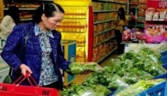 Người Hà Nội tấp nập vào siêu thị sắm Tết